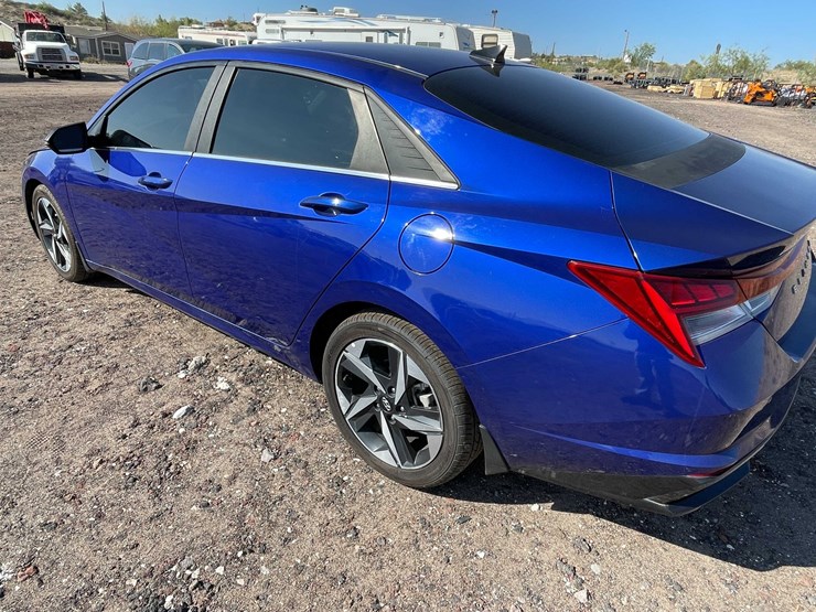 #1859-•-2023-hyundai-elantra-(has-nm-title)-image-8