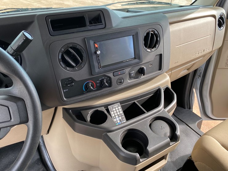 2021-ford-e350-image-17