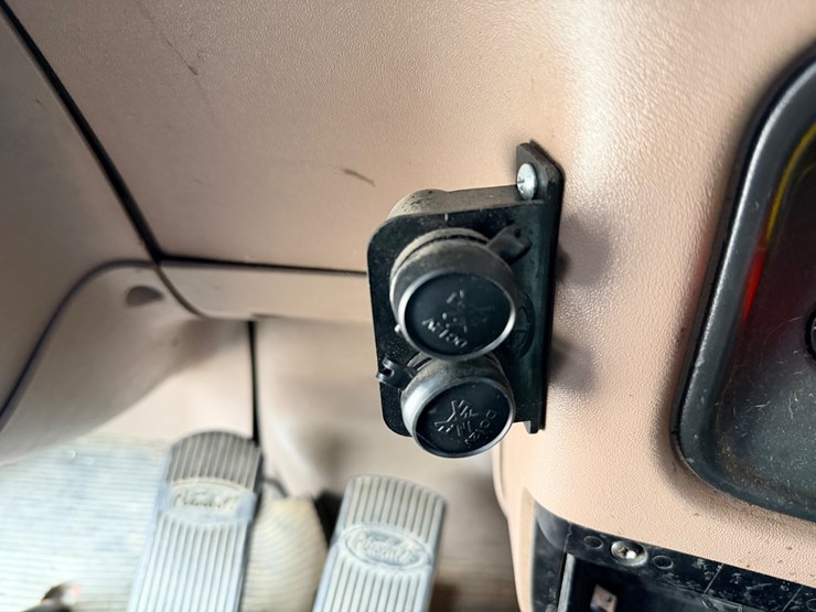 2014-peterbilt-389-image-70
