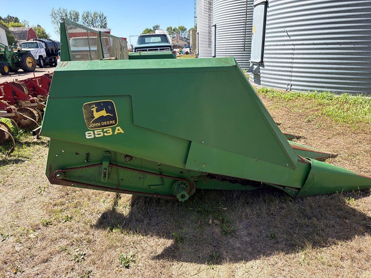 john-deere--835a-header-image-6