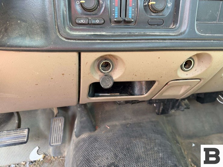 2005-chevrolet-silverado-2500-image-32