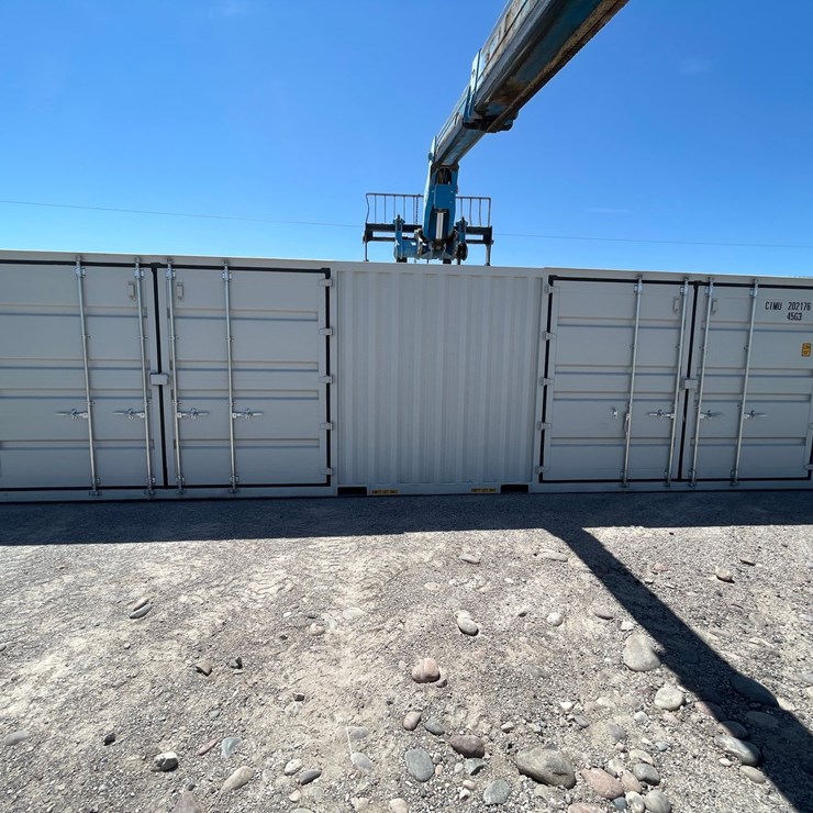 #1890 • 40' High Cube Container