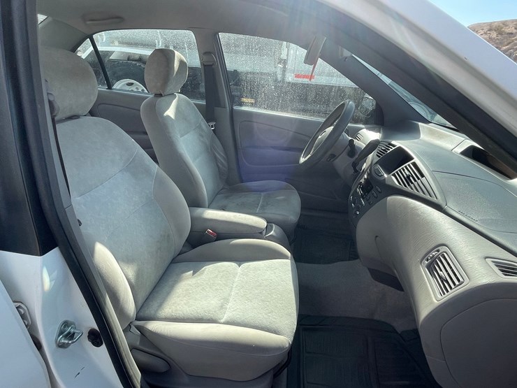#1853-•-2002-toyota-prius-(title-in-delay)-image-70