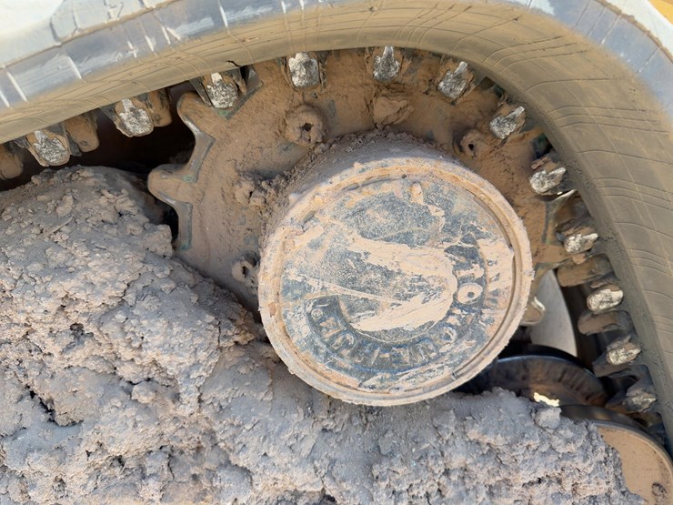 2013-deere-329e-image-15