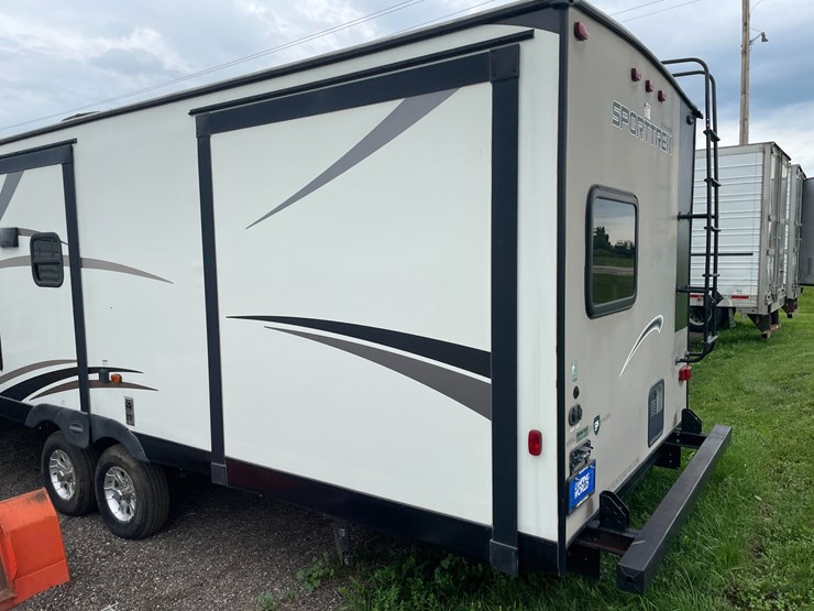 #2956-•-2017-venture-sporttrek-327-camper-(has-wi-title)-image-8