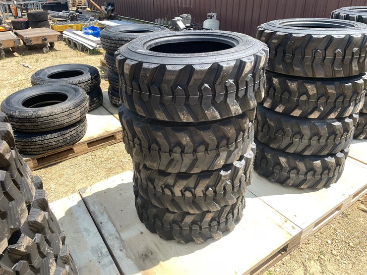 #2211-•-(4)-forerunner-10-16.5-radial-tires-image-2