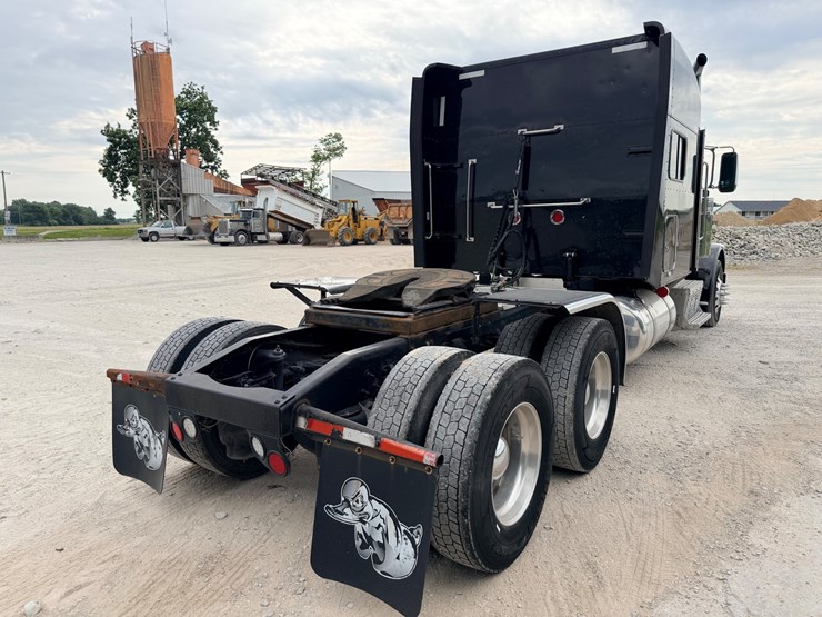 2014-peterbilt-389-image-8