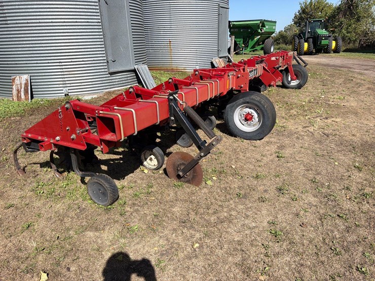 case-ih-1820-row-cultivator-image-1