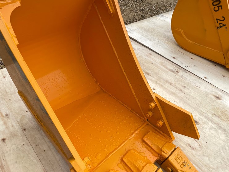 caterpillar-305-image-10
