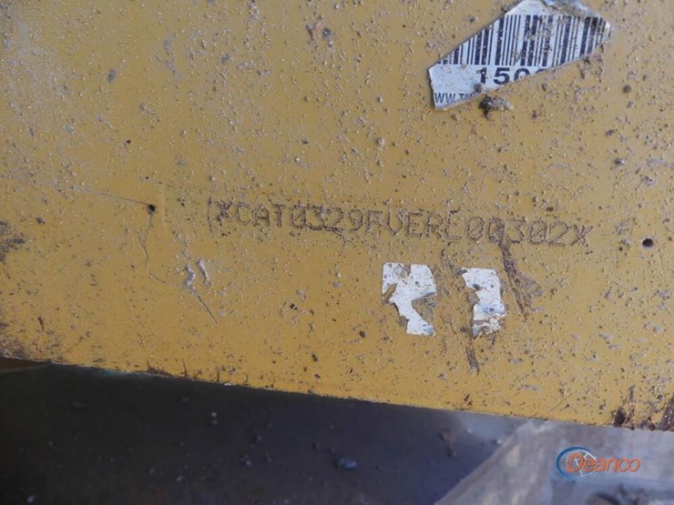 2015-caterpillar-329f-image-11