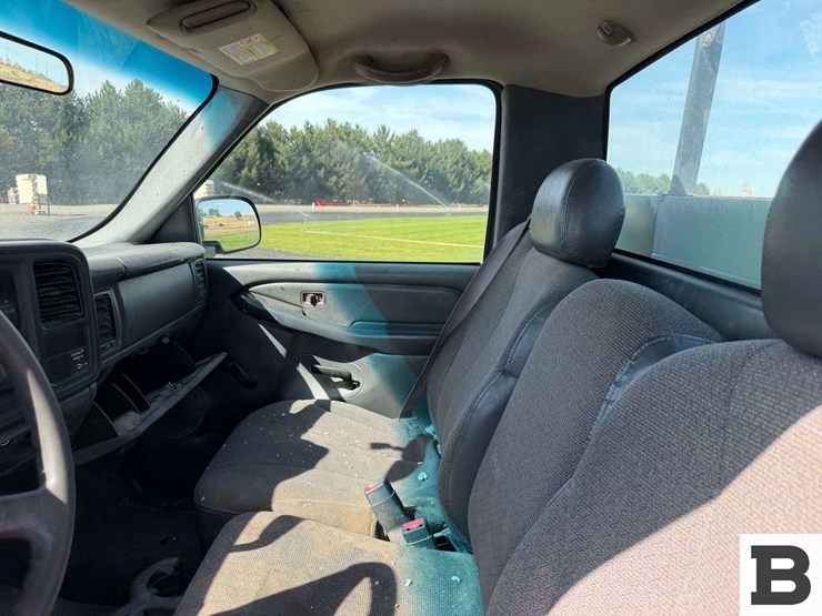 2002-chevrolet-silverado-2500-image-30