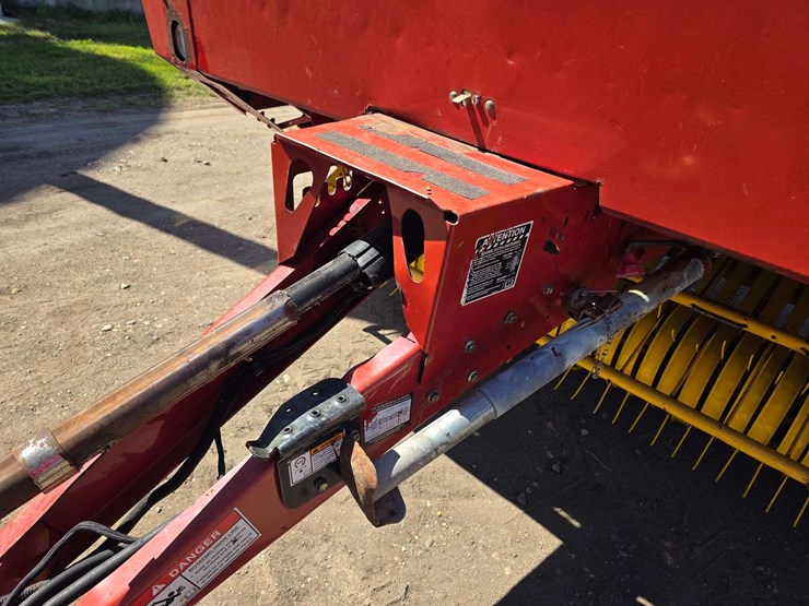 2009-new-holland-br7090-image-37
