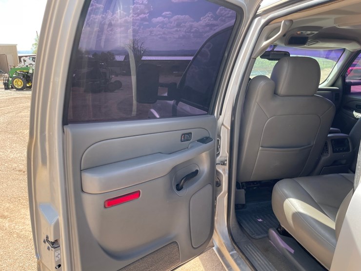 2005-gmc-3500-image-42