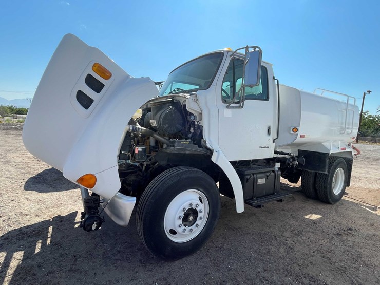 #1851-•-2000-sterling-7500-water-tank-truck-(has-nm-title)-image-51