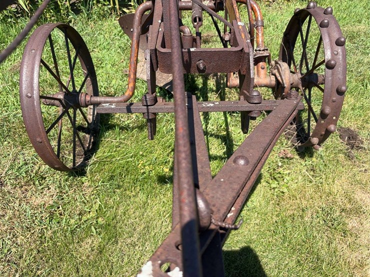 allis-chalmers-16”-one-bottom-pull-type-moldboard-plow-image-9