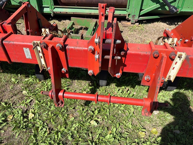 international-133-cultivator-image-7