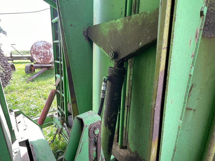 #2975-•-owatonna-540-stacker-image-11