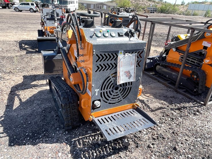 #2067-•-unused-2026-landhonor-mini-skid-steer-loader-image-5