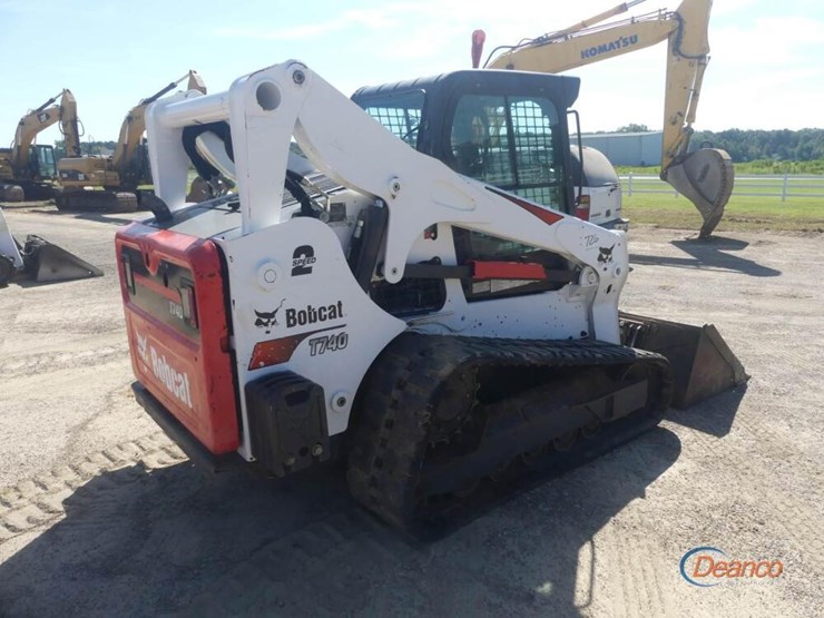 2022-bobcat-t740-image-2