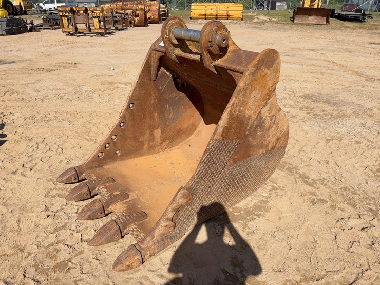 caterpillar-325-image-1