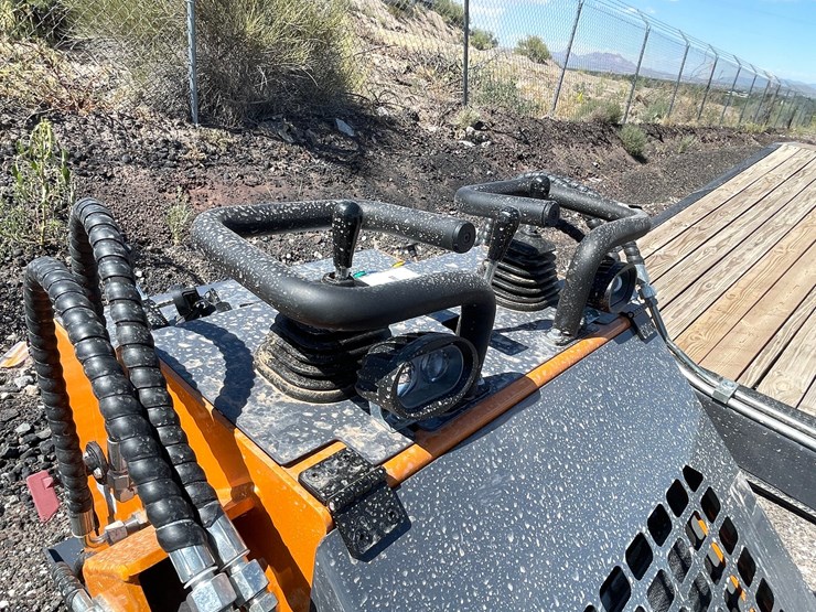 #2067-•-unused-2026-landhonor-mini-skid-steer-loader-image-16