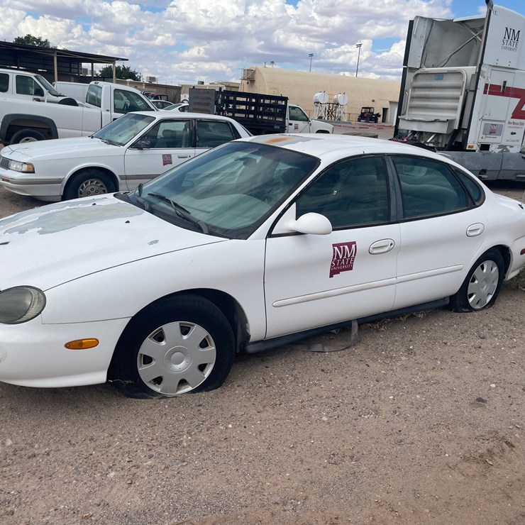 #1885 • 1999 Ford Taurus SE 4-Door Sedan (Has NM Title) (Offsite at NMSU)