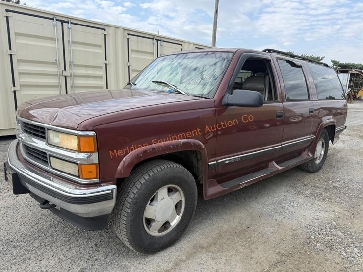 1998-chevrolet-suburban-1500-image-9