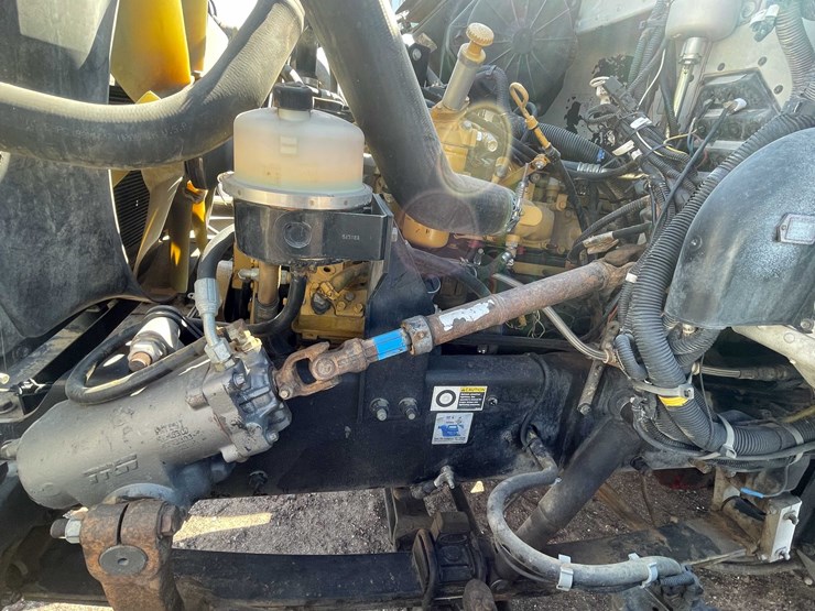 2004-peterbilt-330-image-57