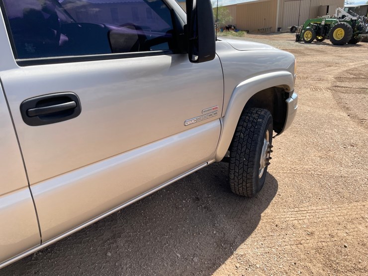 2005-gmc-3500-image-22