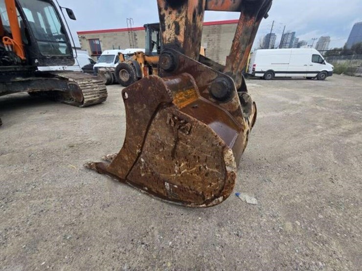 2016-hitachi-zx350-lc-image-15