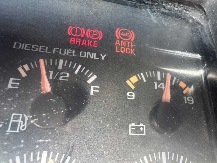1999-gmc-3500-image-17