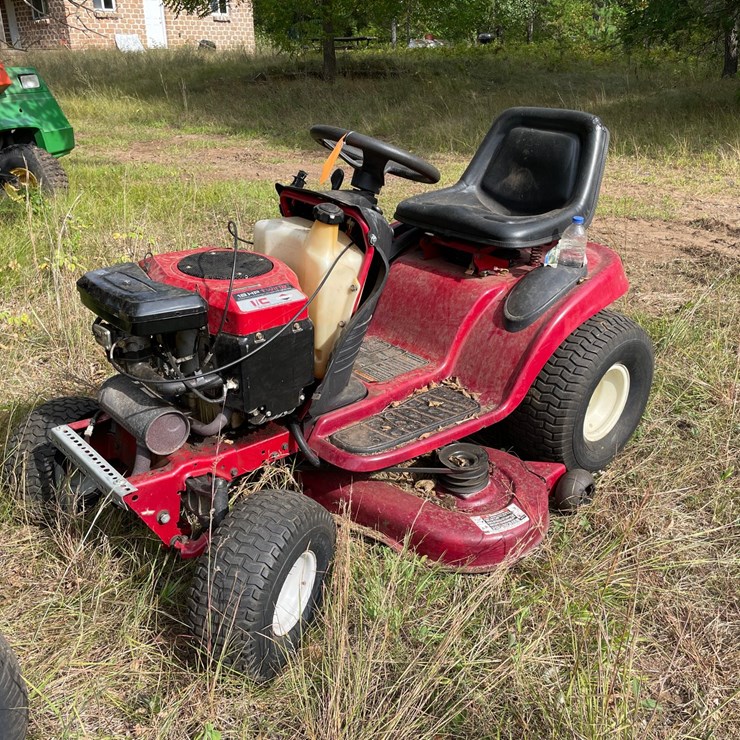 #6225 • White Outdoors Riding Lawn Mower, Non-Runner