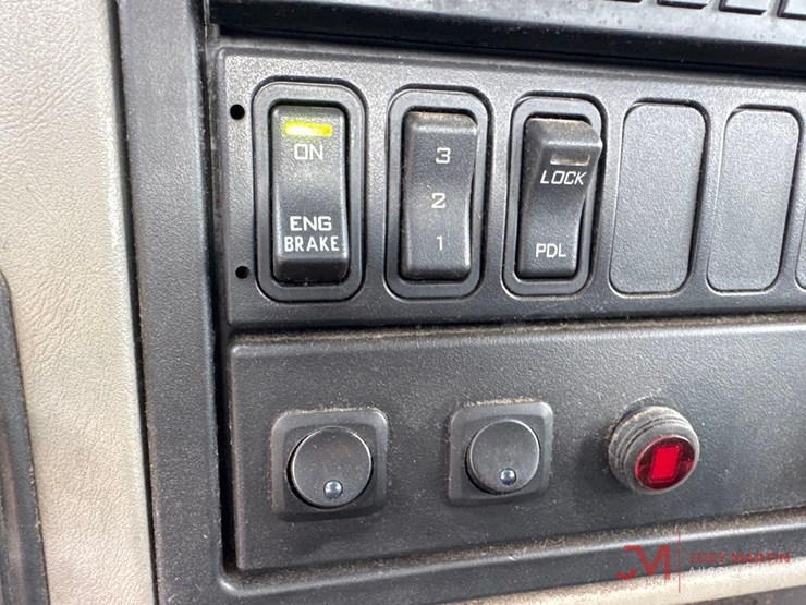 2014-international-durastar-4400-image-29