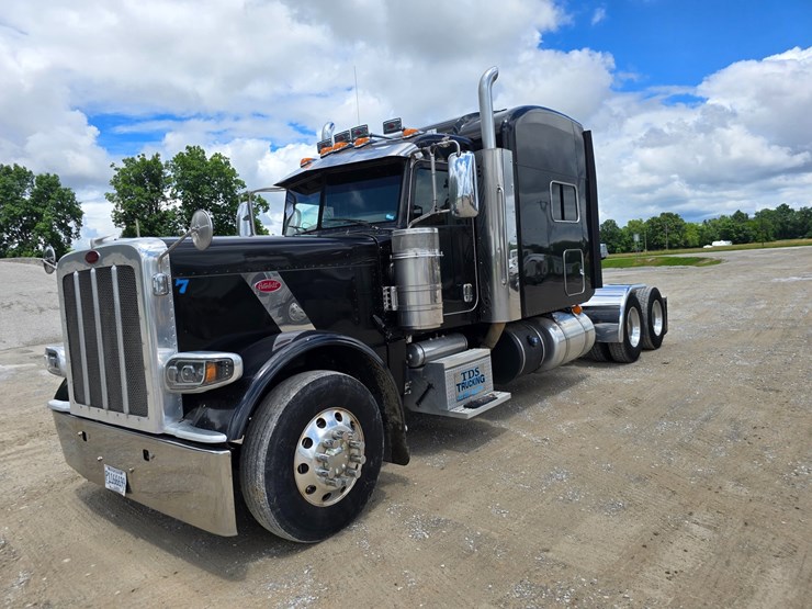 2014-peterbilt-389-image-3