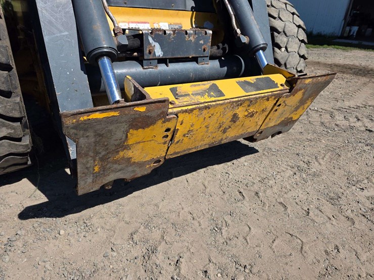 2016-deere-332d-image-33