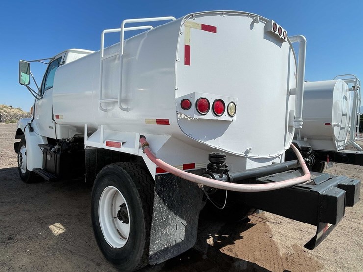#1851-•-2000-sterling-7500-water-tank-truck-(has-nm-title)-image-13