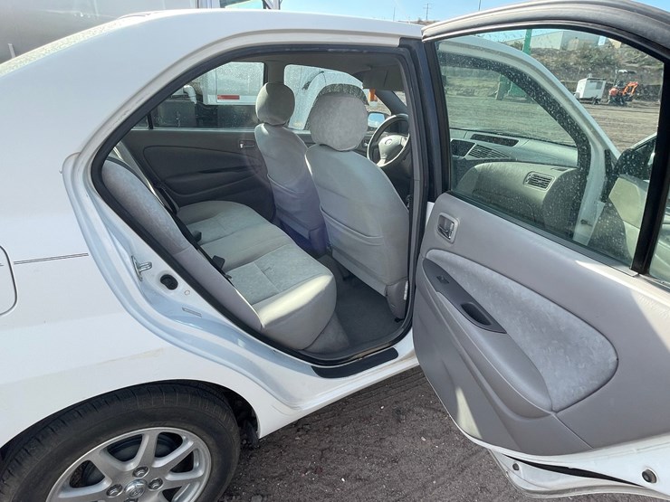 #1853-•-2002-toyota-prius-(title-in-delay)-image-71