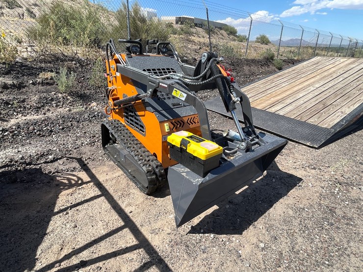 #2067-•-unused-2026-landhonor-mini-skid-steer-loader-image-11