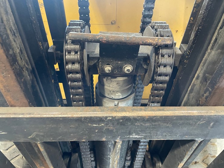 #133-•-cat-pneumatic-forklift-(shawano,-wi)-image-40