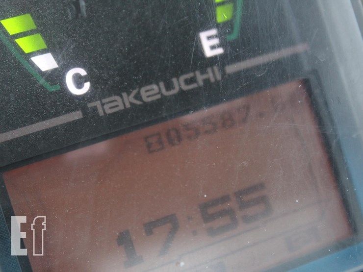 takeuchi-tb240-image-21
