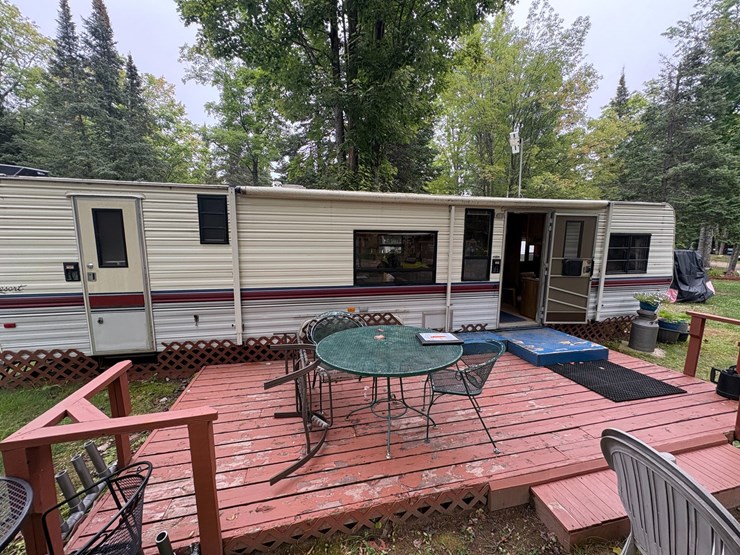 #5996-•-1989-fleetwood-resort-camper-(three-lakes,-wi)-(has-wi-title)-image-4