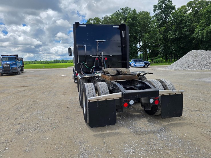 2014-peterbilt-389-image-14