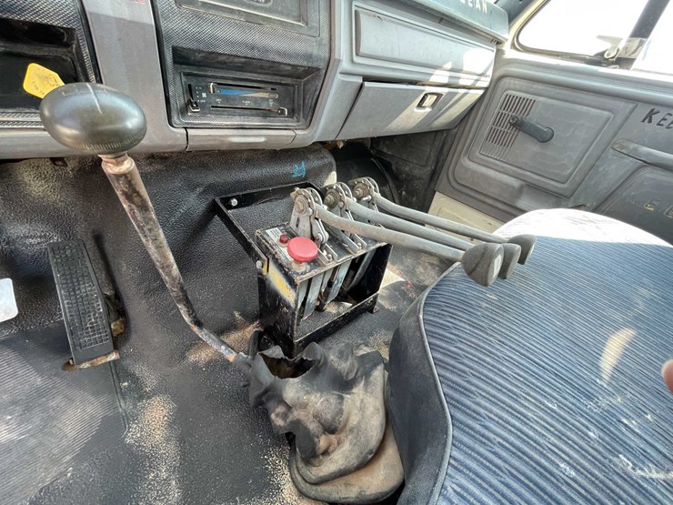 1997-ford-f800-image-38