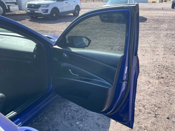 #1859-•-2023-hyundai-elantra-(has-nm-title)-image-70