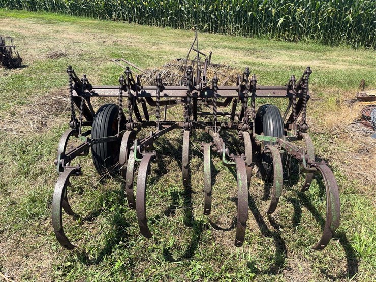 john-deere-13-shank-field-cultivator-image-6