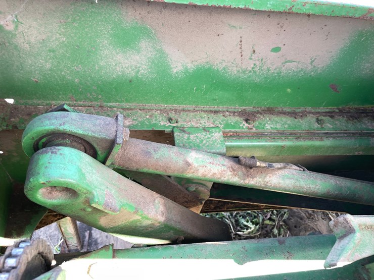 john-deere-336-image-22