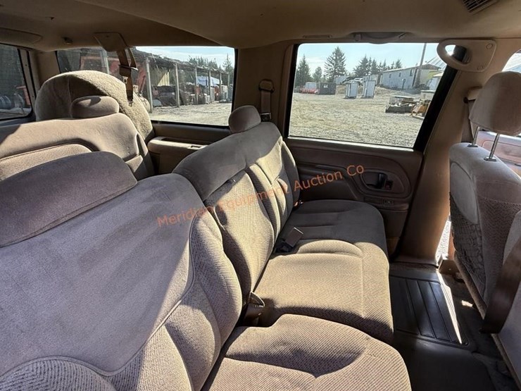 1995-chevrolet-suburban-1500-ls-image-33