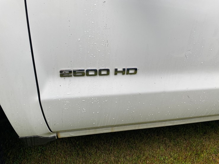 2015-chevrolet-2500-image-16