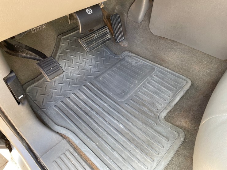 2005-gmc-3500-image-32