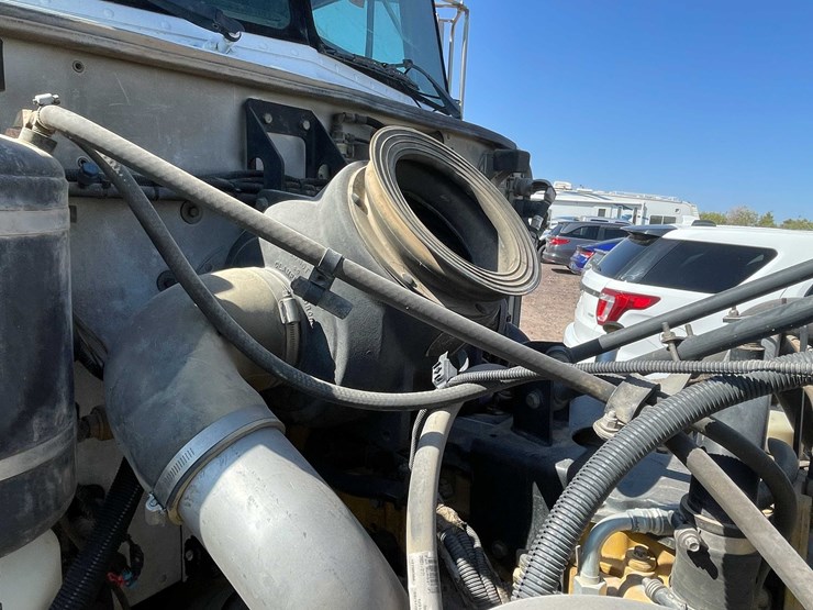 2004-peterbilt-330-image-61
